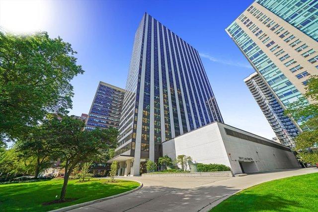 3150 N Lake Shore Dr. #4AB, Chicago, IL 60657