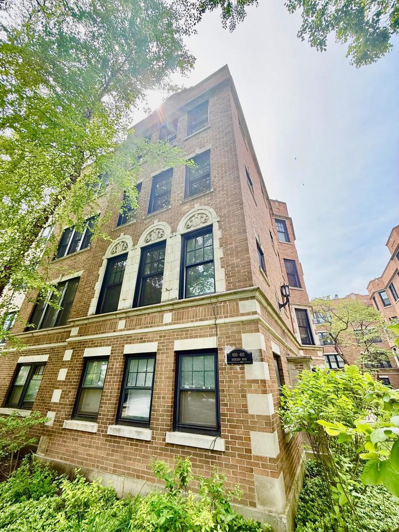602 Sheridan Rd. #2W, Evanston, IL 60202