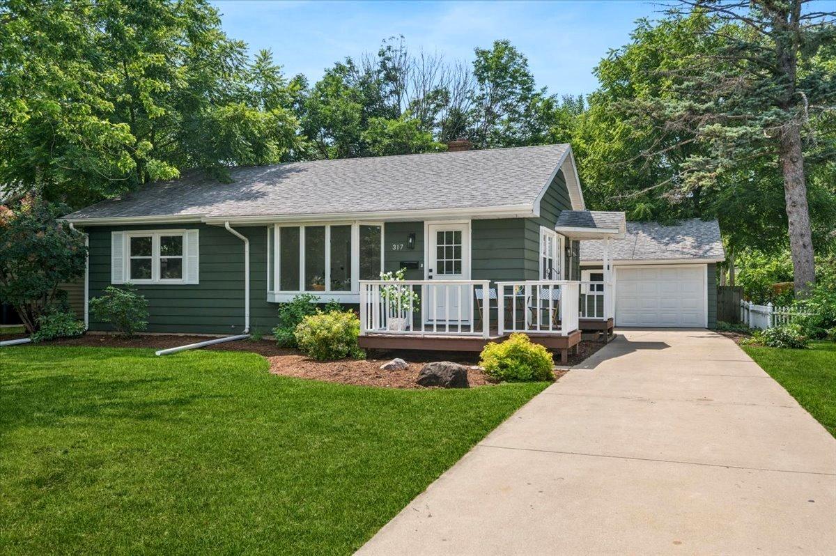 317 S 12th St., St. Charles, IL 60174
