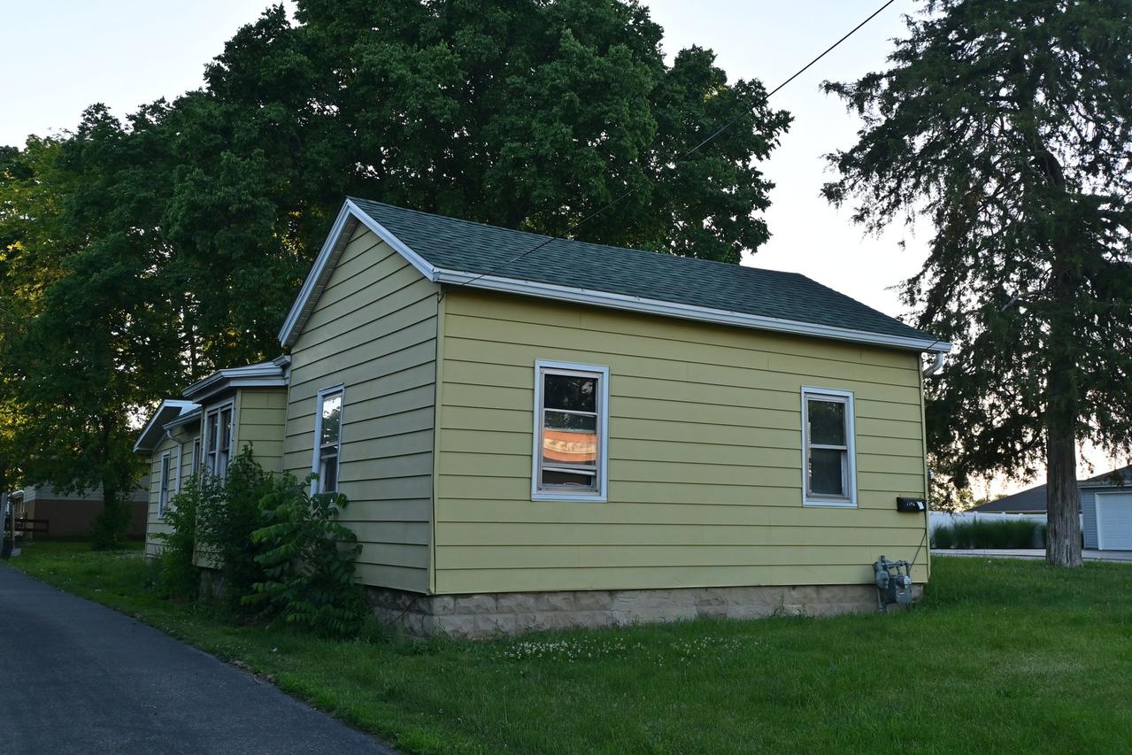 1346 N Division St., Morris, IL 60450
