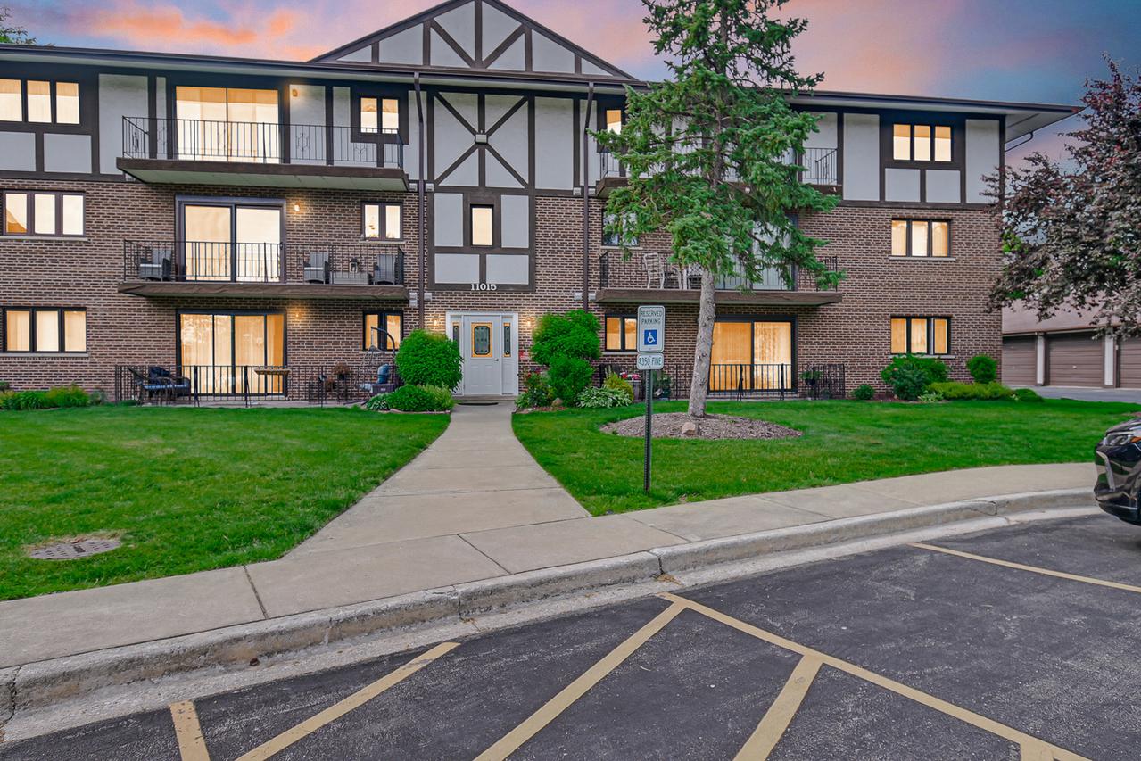 11015 S Theresa Cir. #3C, Palos Hills, IL 60465