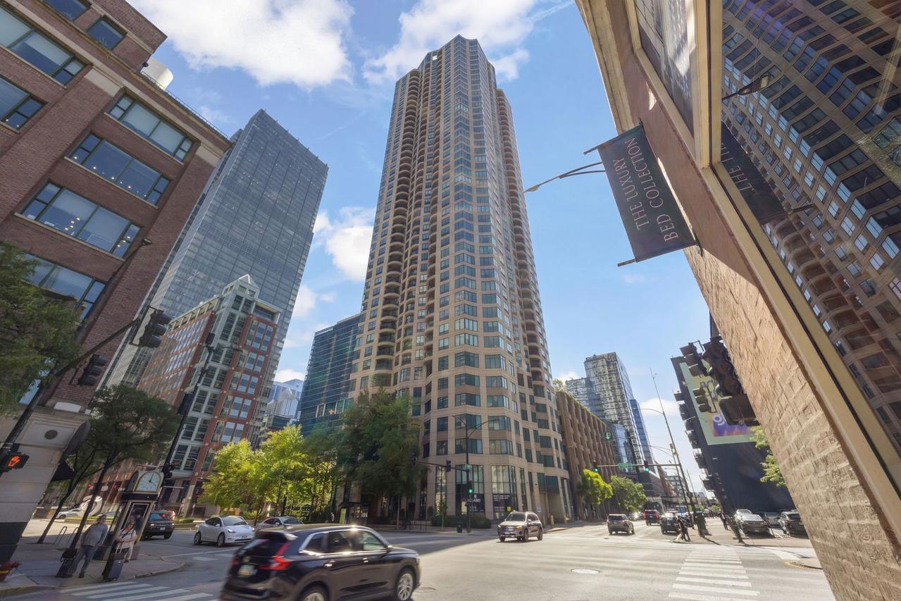 400 N Lasalle St. #1709, Chicago, IL 60654