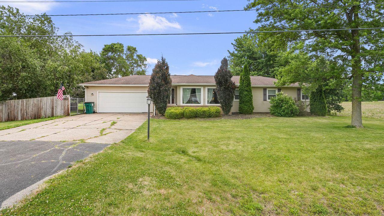 10009 Wolf Rd., Geneseo, IL 61254