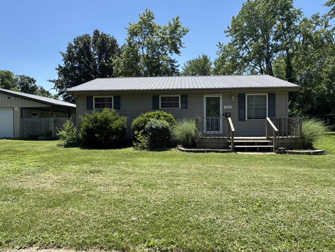 1006 Diamond St., Benton, IL 62812