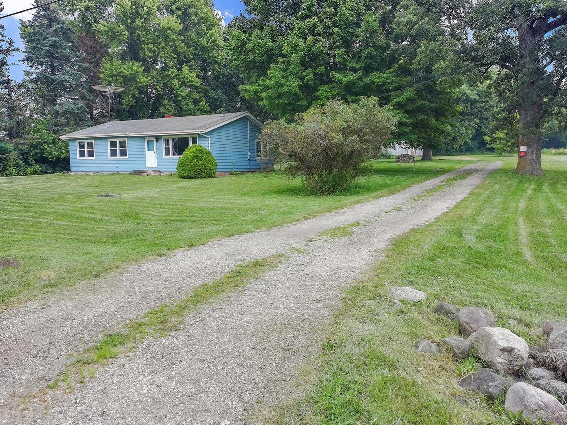 10808 Gasch Rd., Harvard, IL 60033