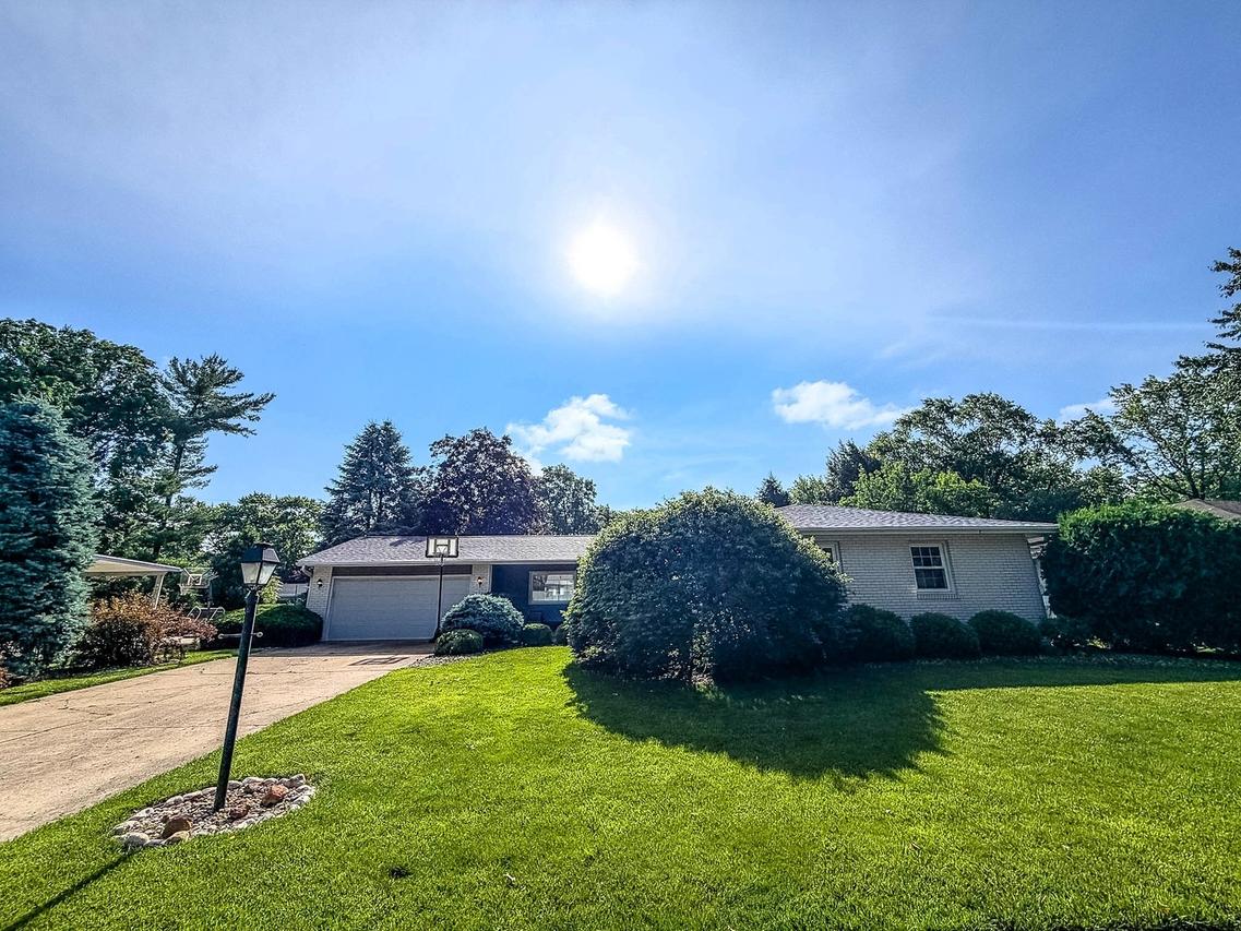 2112 Plymouth Dr., Champaign, IL 61821