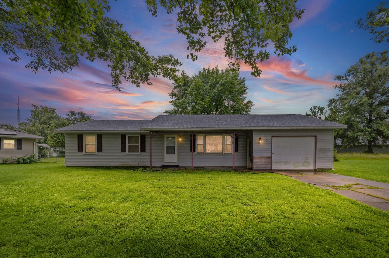 6 Edgebrook St., Centralia, IL 62801