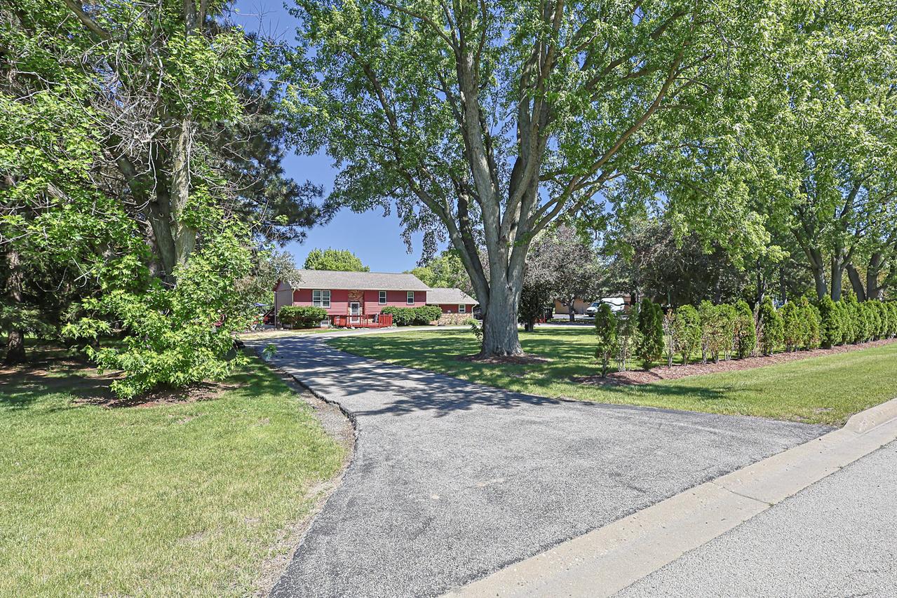 9012 Swanson Rd., Lake In The Hills, IL 60156