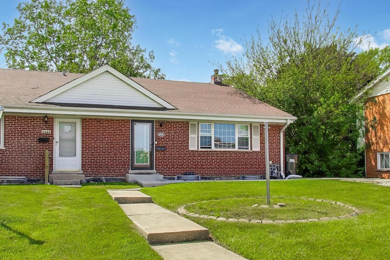 9448 N Oak Ave., Des Plaines, IL 60016