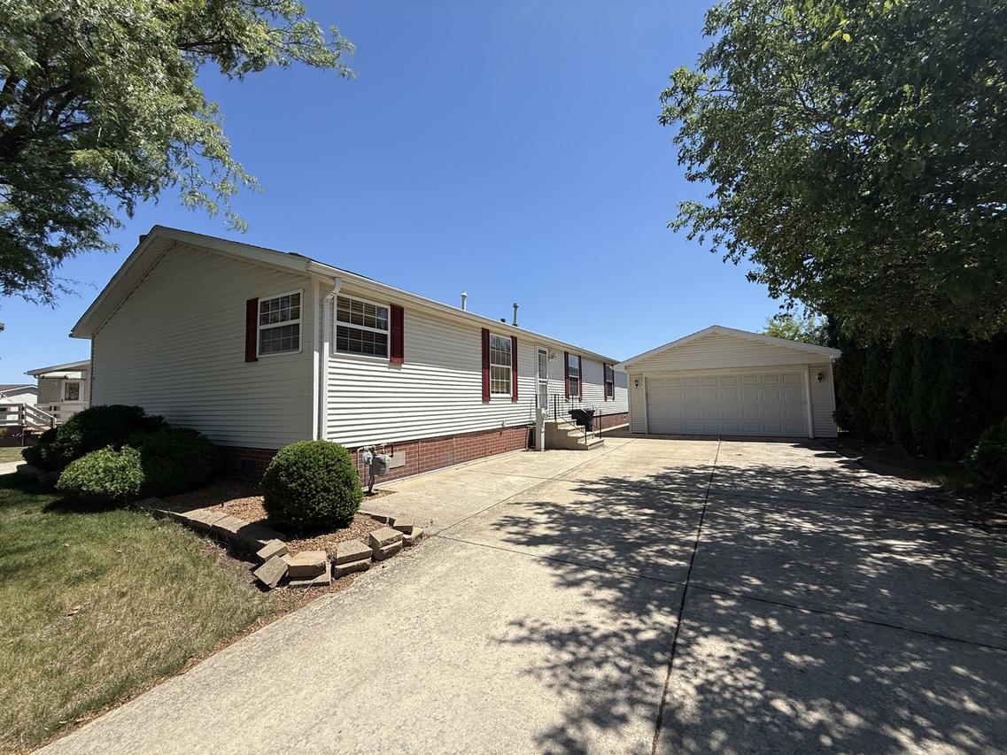 923 Apple Ln., Manteno, IL 60950