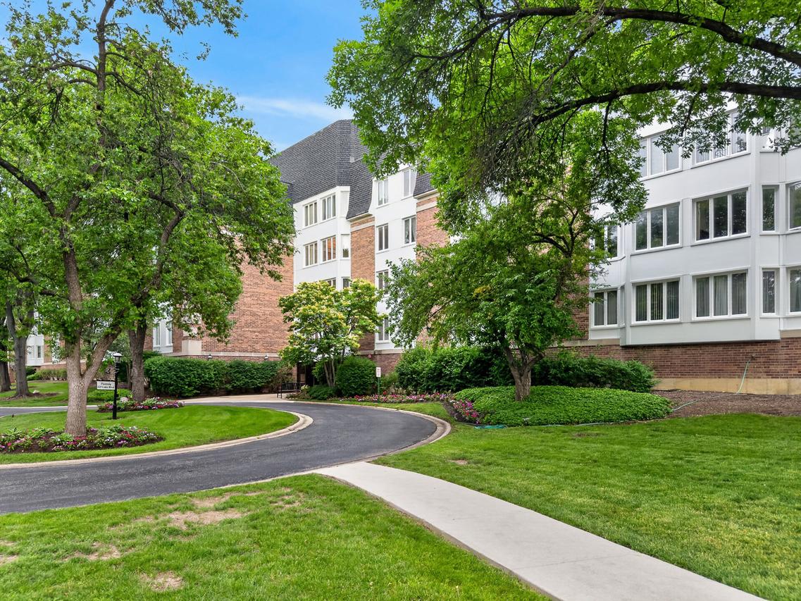 225 Lake Blvd. #545, Buffalo Grove, IL 60089
