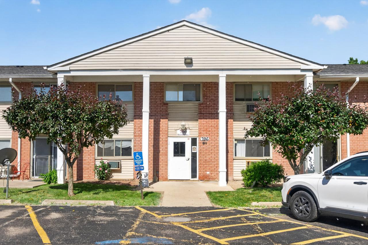 706 Marilyn Ave. #204, Glendale Heights, IL 60139