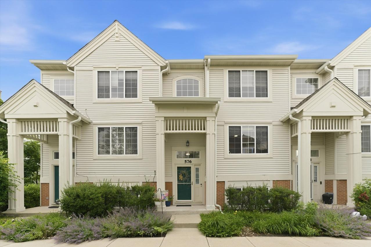 576 S Rosehall Ln., Round Lake, IL 60073