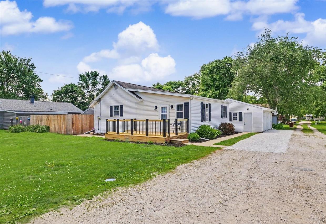 305 S 1st St., Tolono, IL 61880