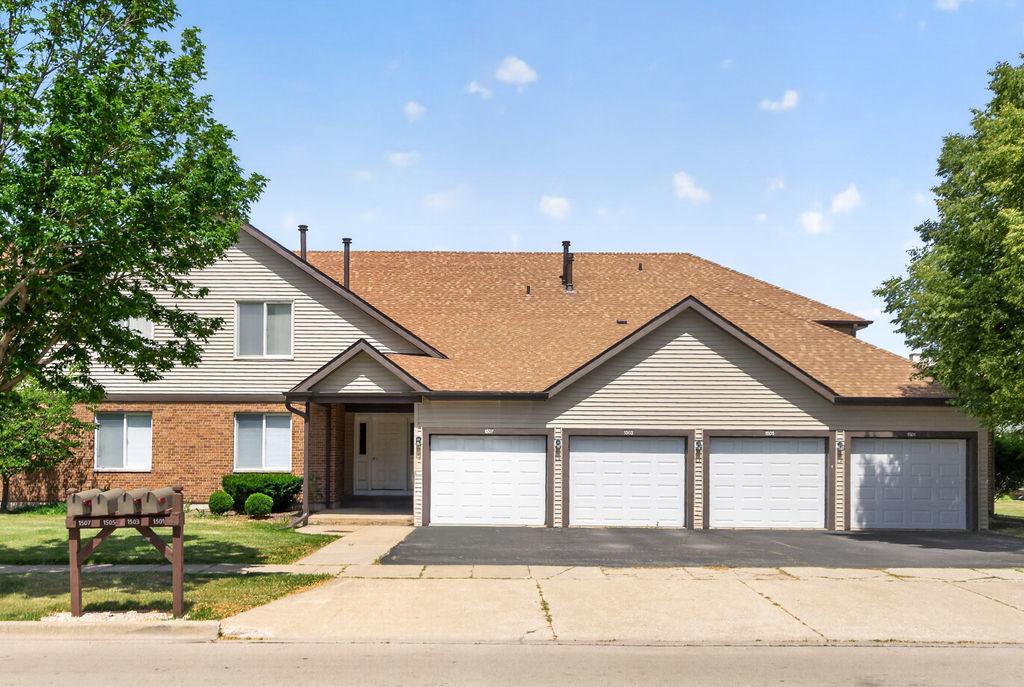 1503 Longwood Dr. #2D, Sycamore, IL 60178