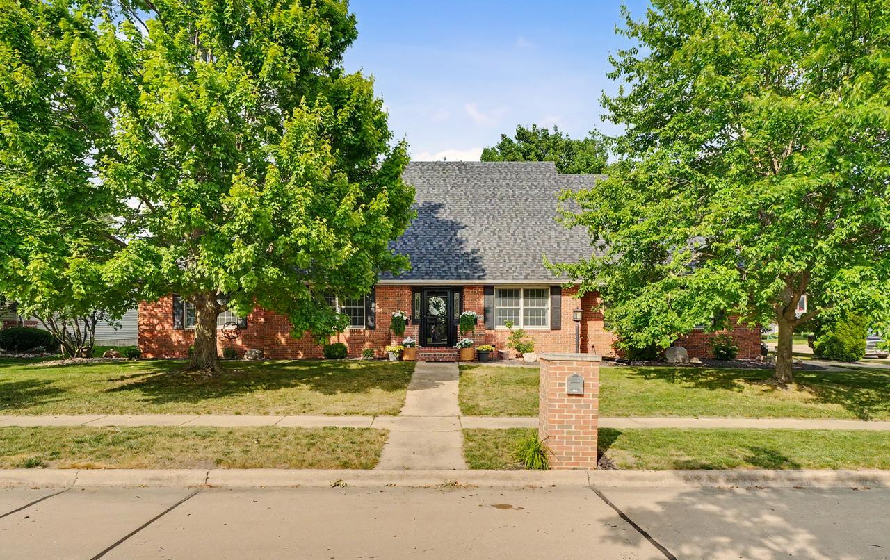 402 N Beringer Cir., Urbana, IL 61802