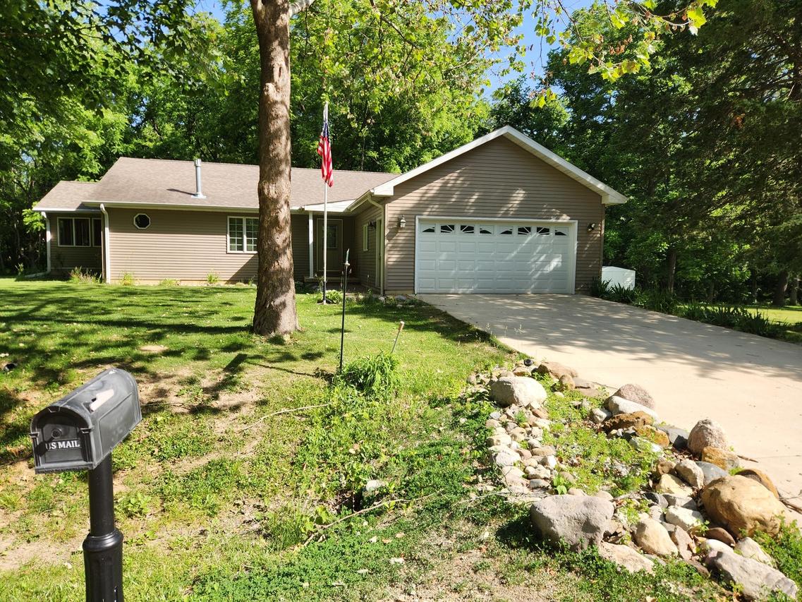 1 W Elmwood Dr., Putnam, IL 61560