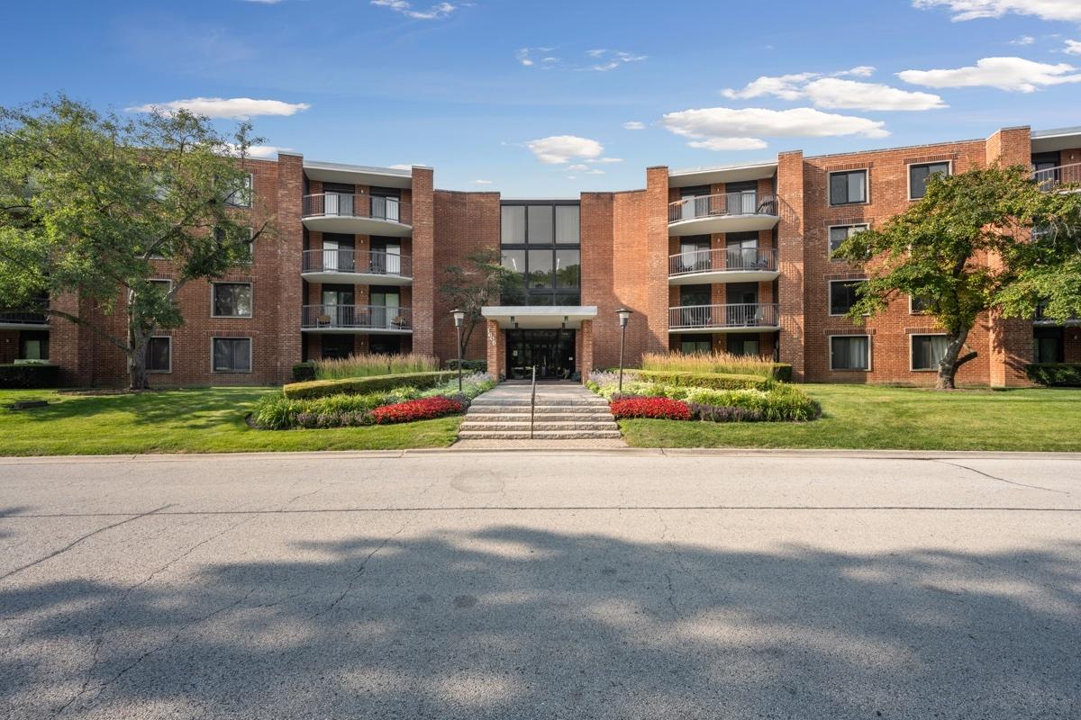 1605 E Central Rd. #106A, Arlington Heights, IL 60005