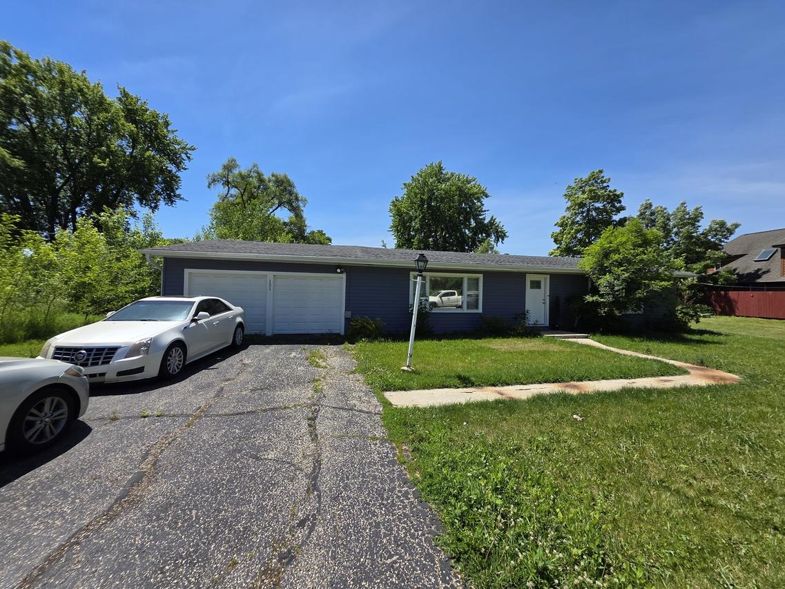 151 Beach Ct., South Elgin, IL 60177
