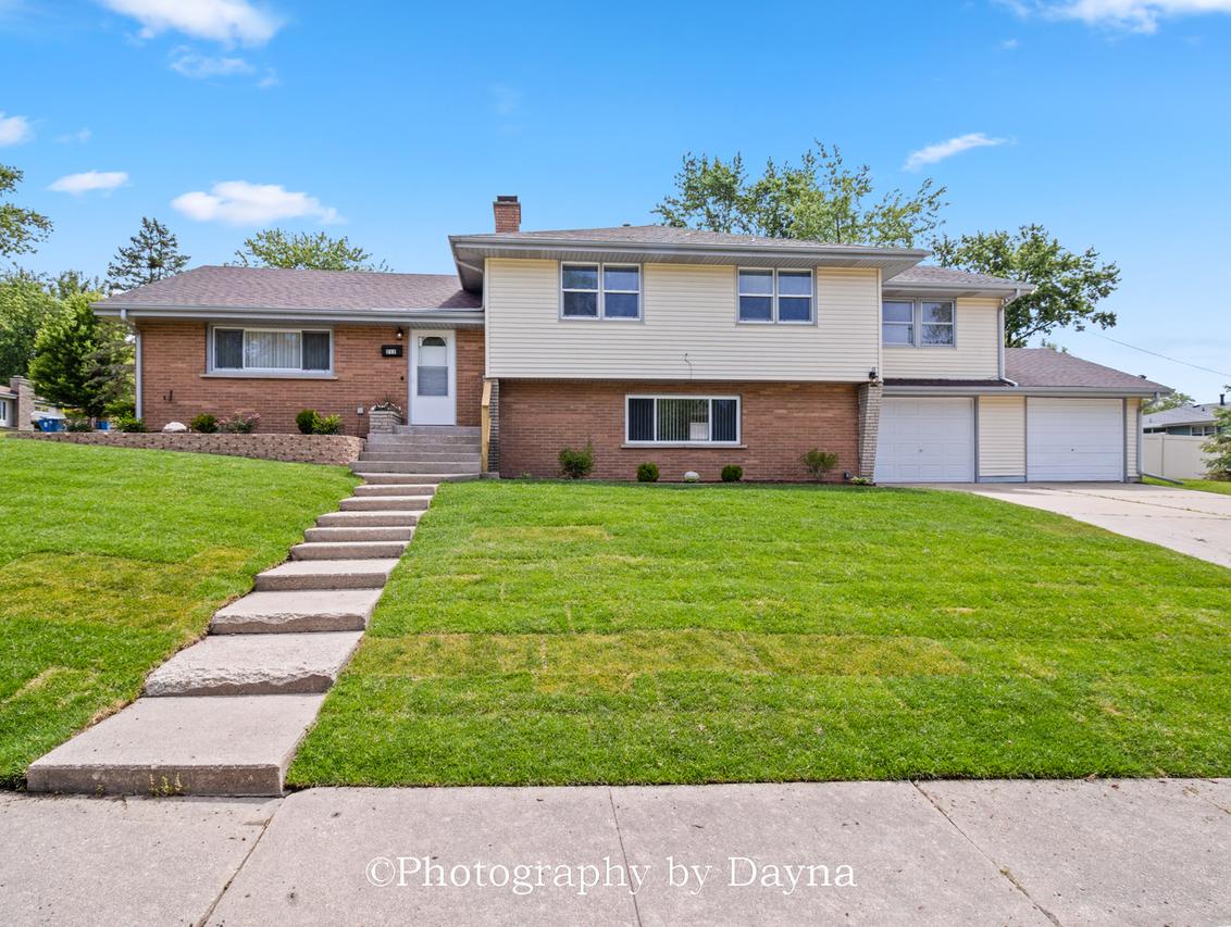 212 Valley Ave., Bradley, IL 60915