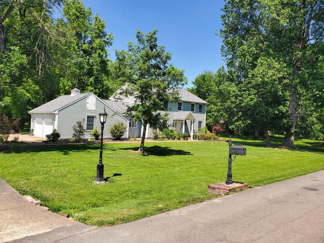 202 Arbor Dr., Carterville, IL 62918