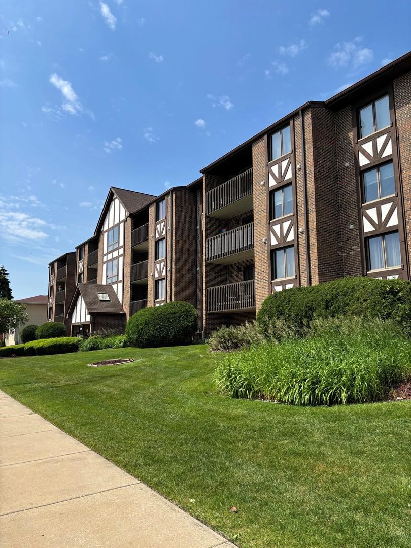 10320 Central Ave. #304, Oak Lawn, IL 60453