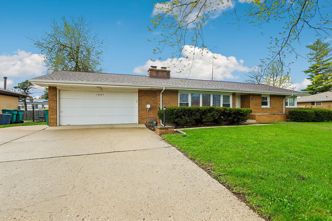 1807 Glenwood Ave., Joliet, IL 60435