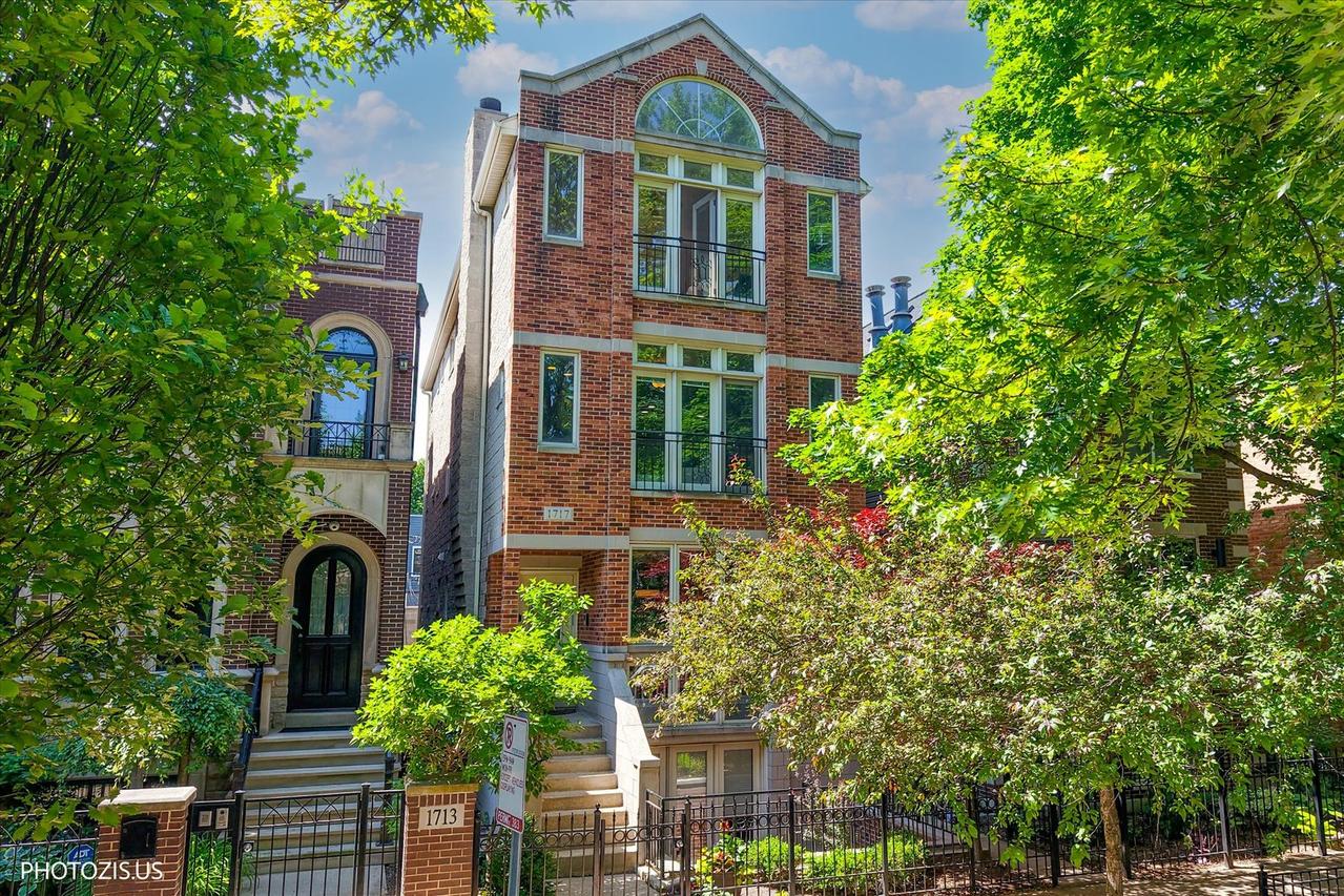 1717 W Nelson St. #2, Chicago, IL 60657
