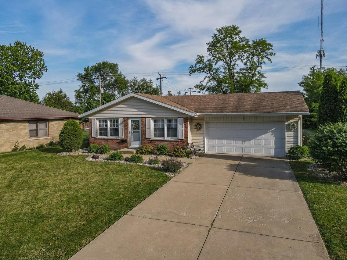 740 Burns Ct., Bourbonnais, IL 60914