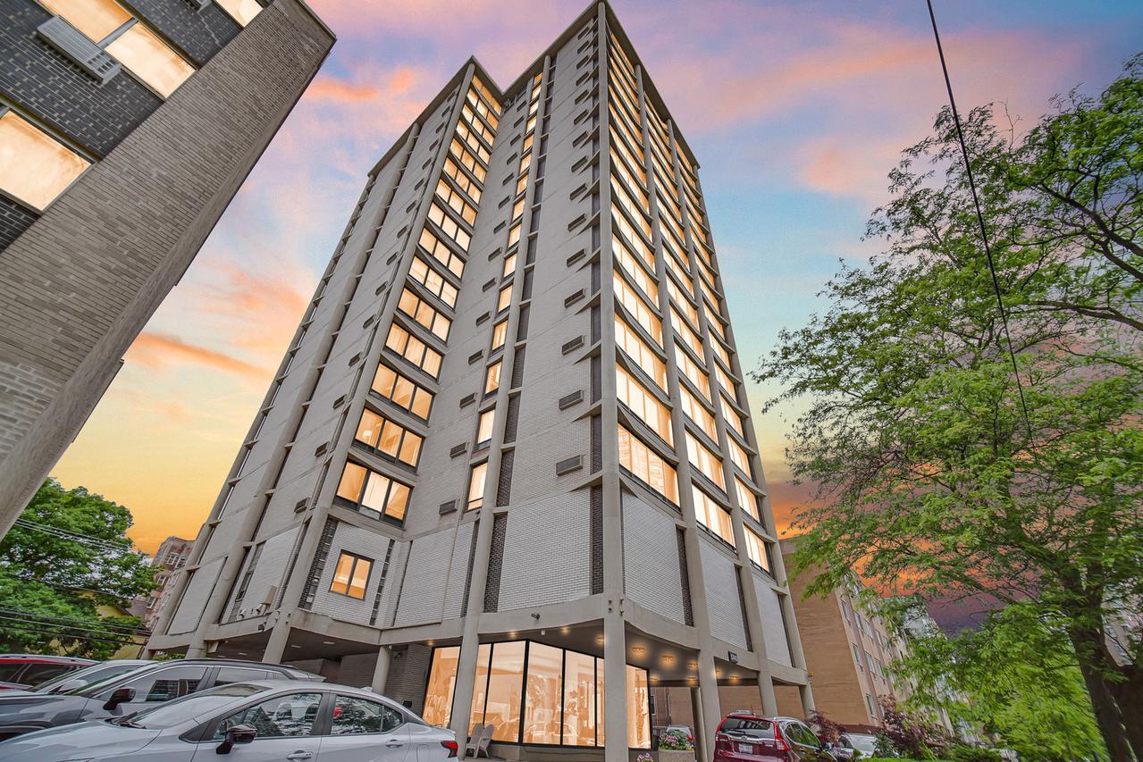 5740 N Sheridan Rd. #11A, Chicago, IL 60660