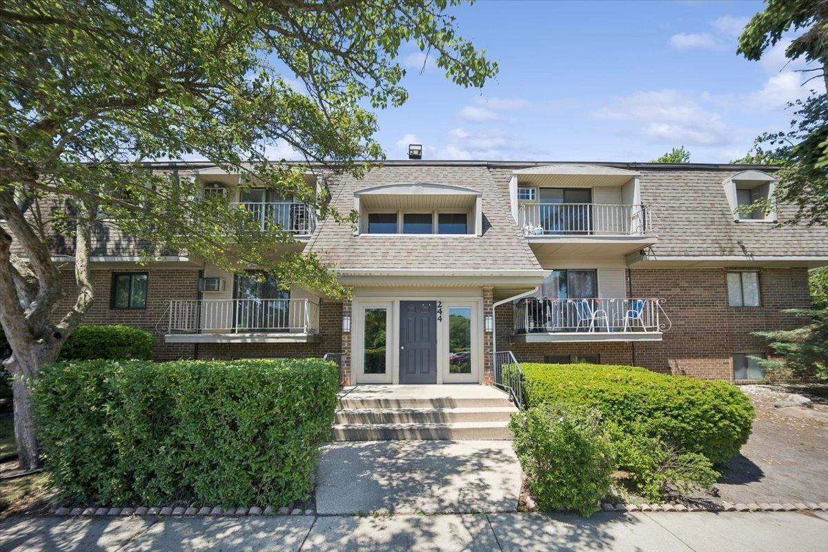 244 E Bailey Rd. #M, Naperville, IL 60565