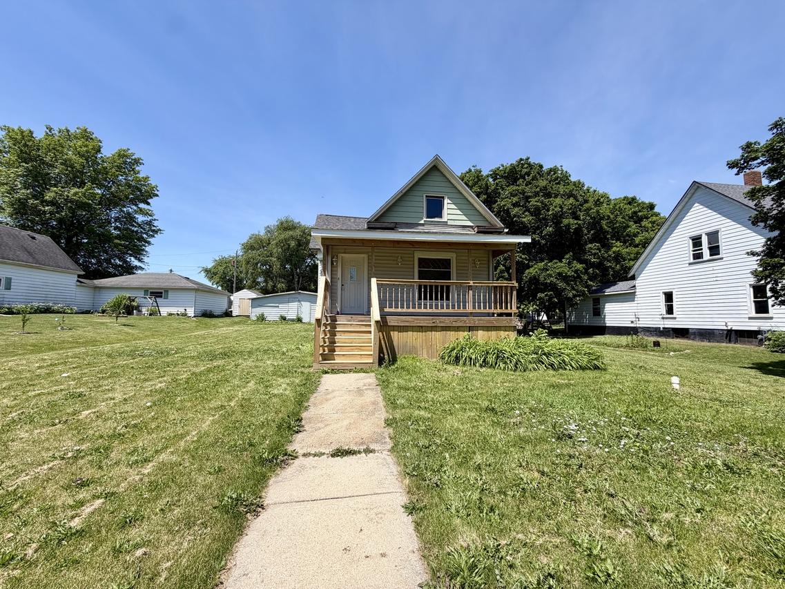 38 Maple St., Saunemin, IL 61769