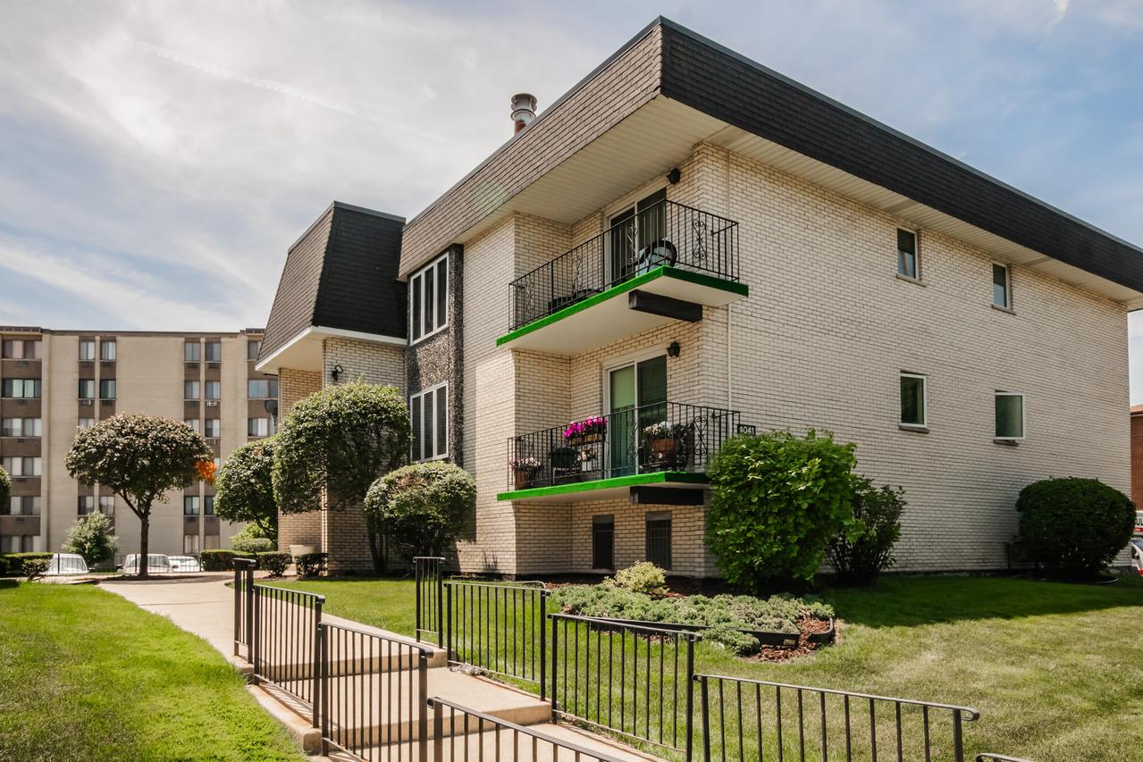 4041 W 97th St. #2N, Oak Lawn, IL 60453