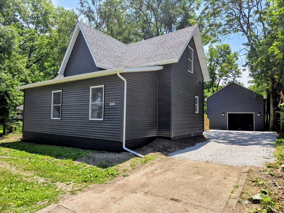 805 E California Ave., Urbana, IL 61801