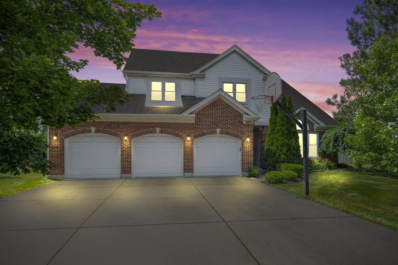 2955 Whispering Oaks Dr., Buffalo Grove, IL 60089