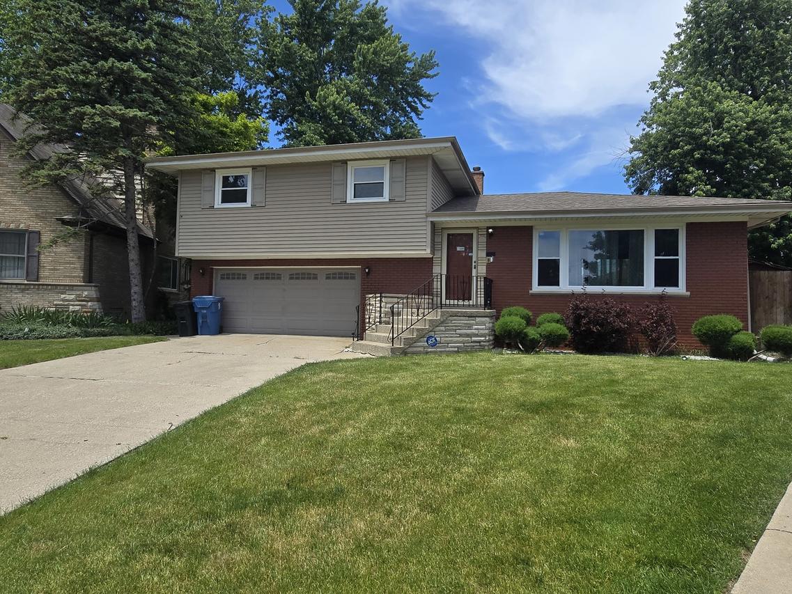 309 Streamside Dr., Harvey, IL 60426