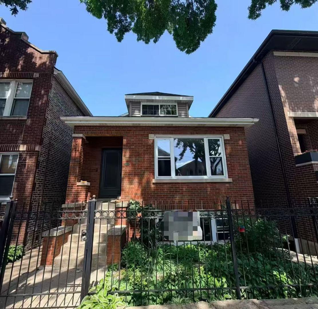 3015 S Quinn St., Chicago, IL 60608