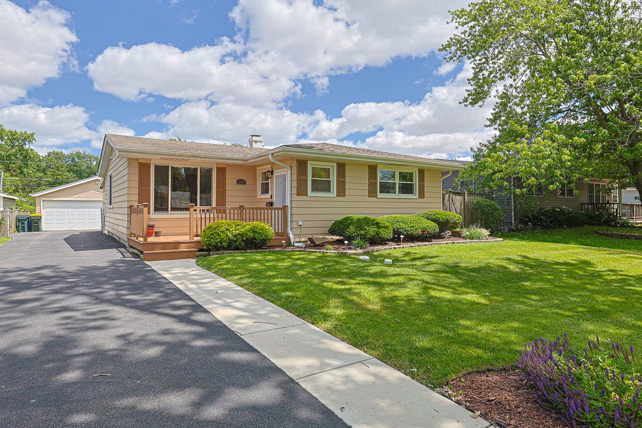 3910 Eagle Ln., Rolling Meadows, IL 60008