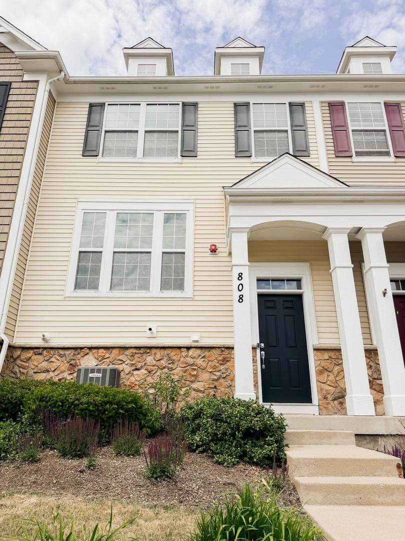 808 E Wing St., Arlington Heights, IL 60004