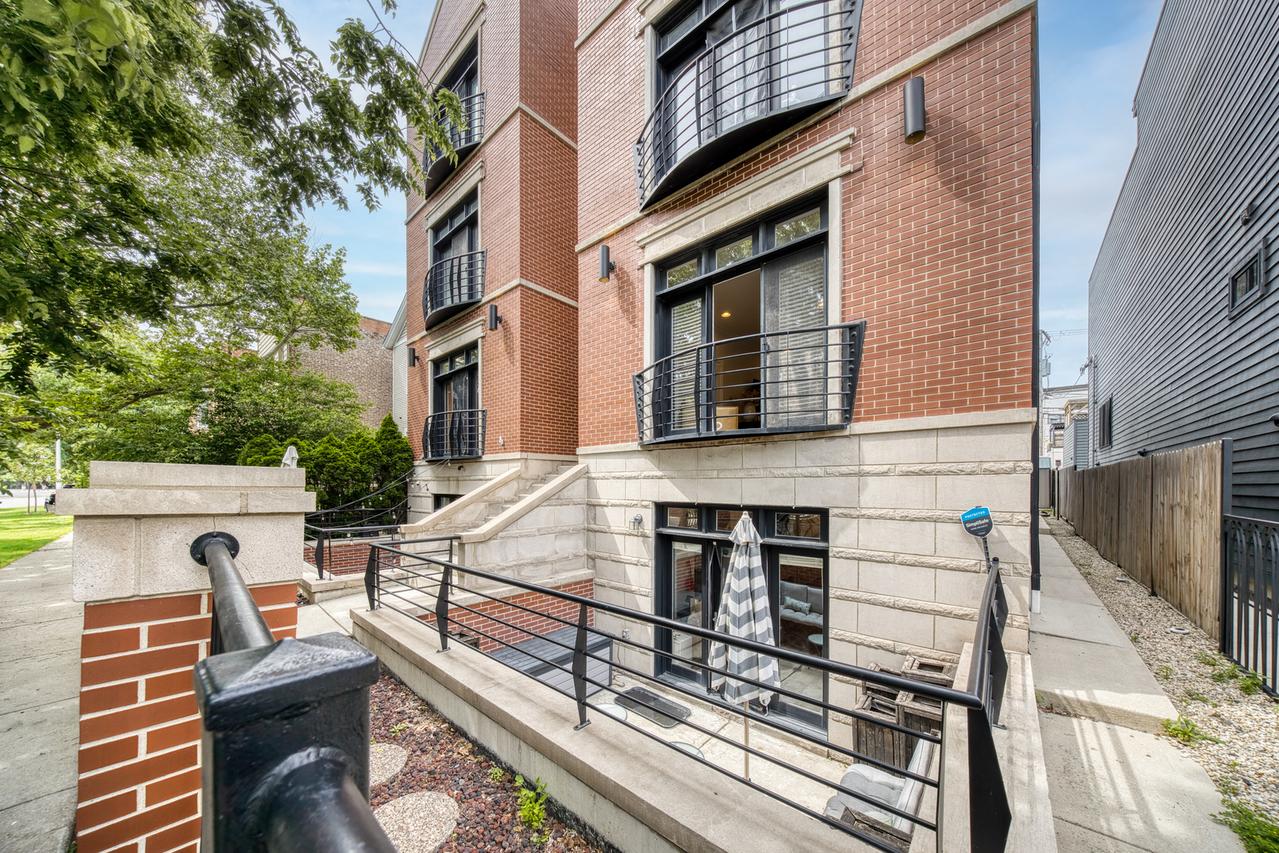 2114 W Erie St. #1E, Chicago, IL 60612