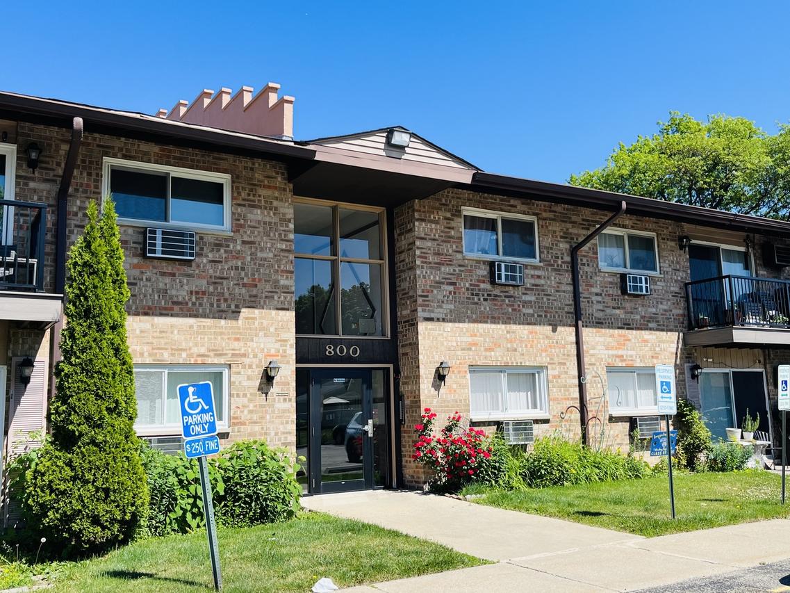 800 E Old Willow Rd. #105, Prospect Heights, IL 60070