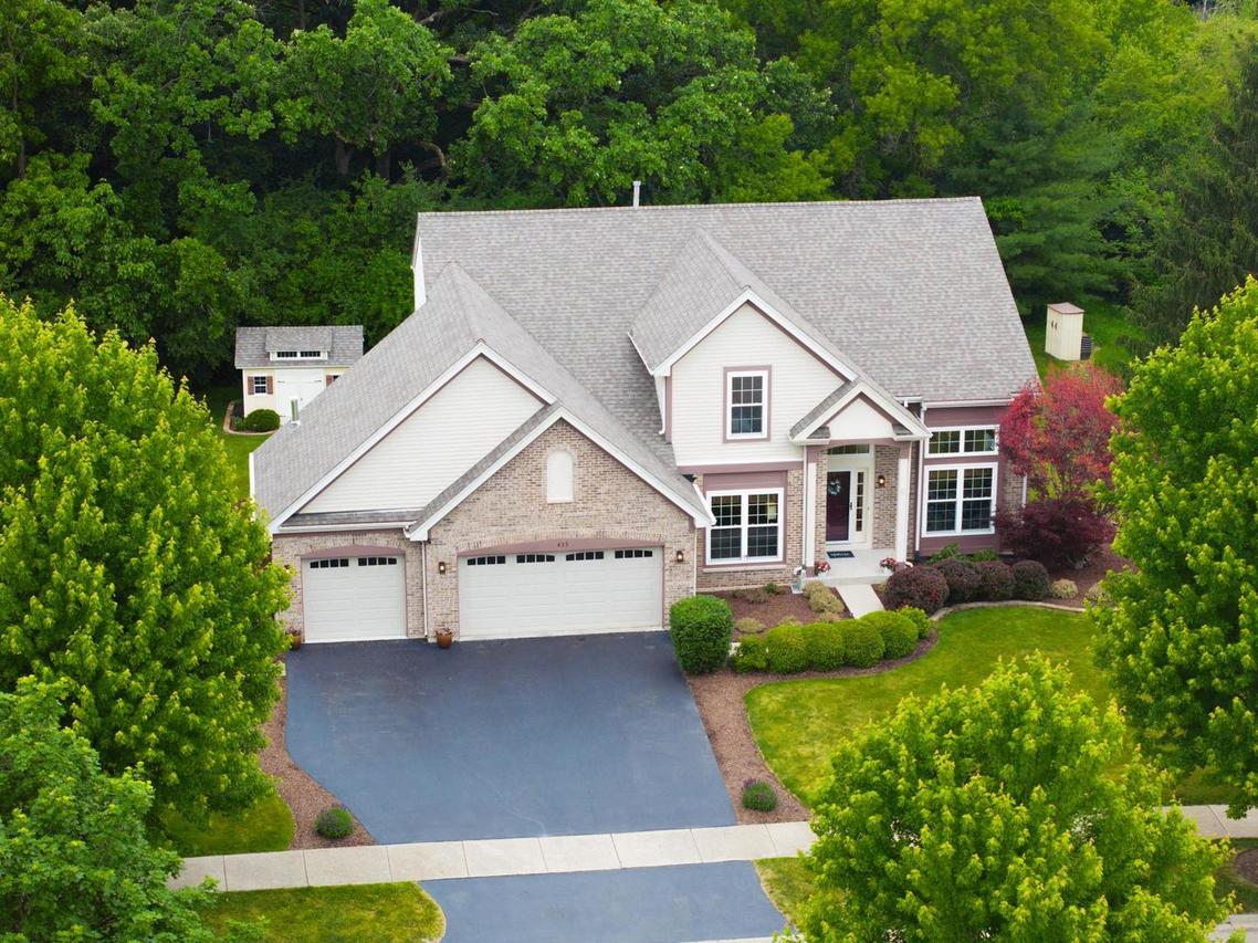 435 Oak Grove Cir., Wauconda, IL 60084
