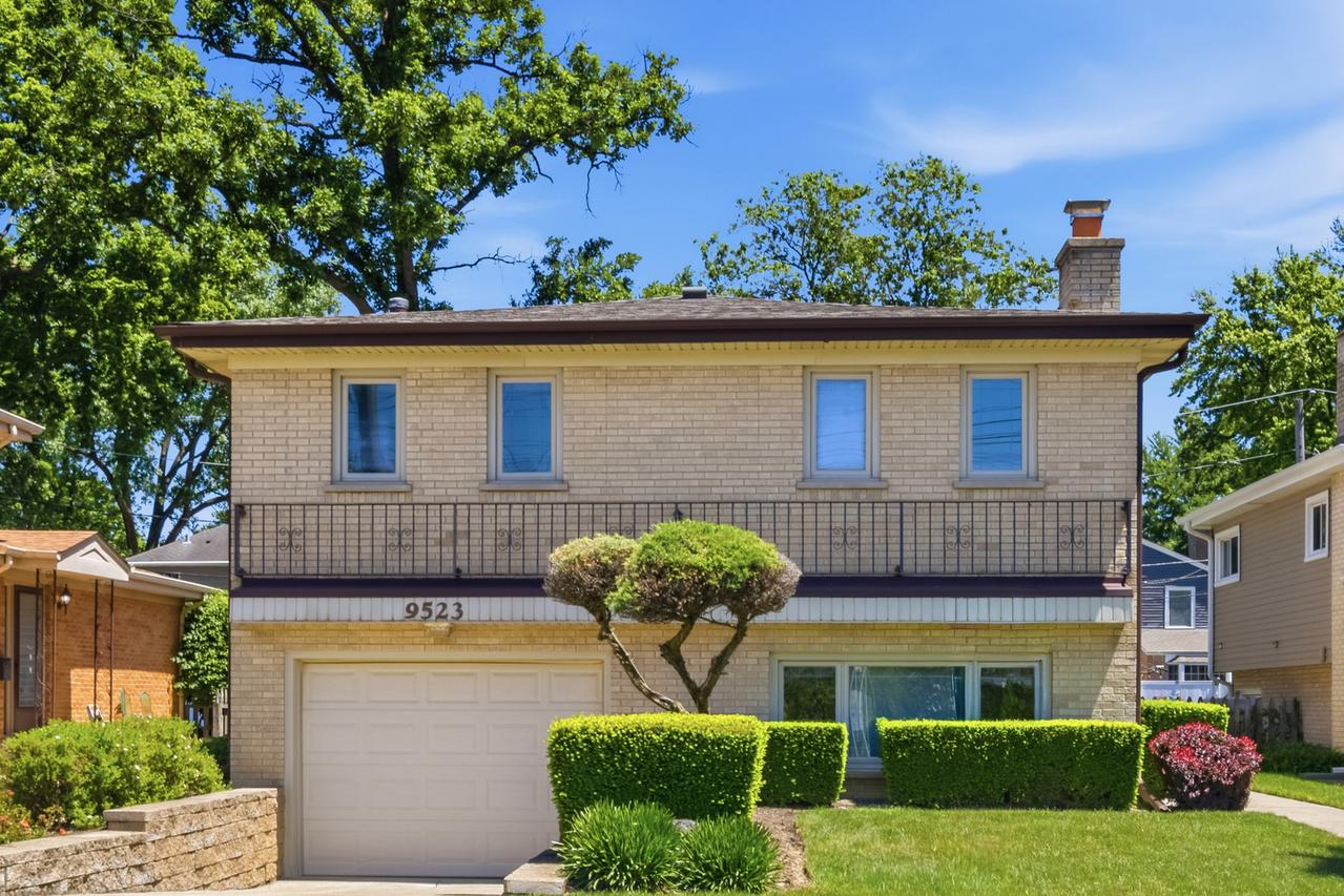 9523 Laramie Ave., Skokie, IL 60077