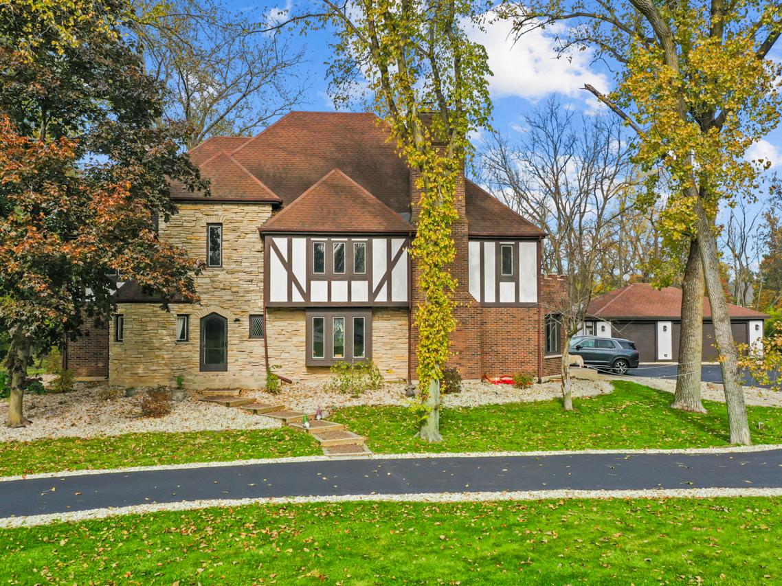 155 Helm Rd., Barrington, IL 60010