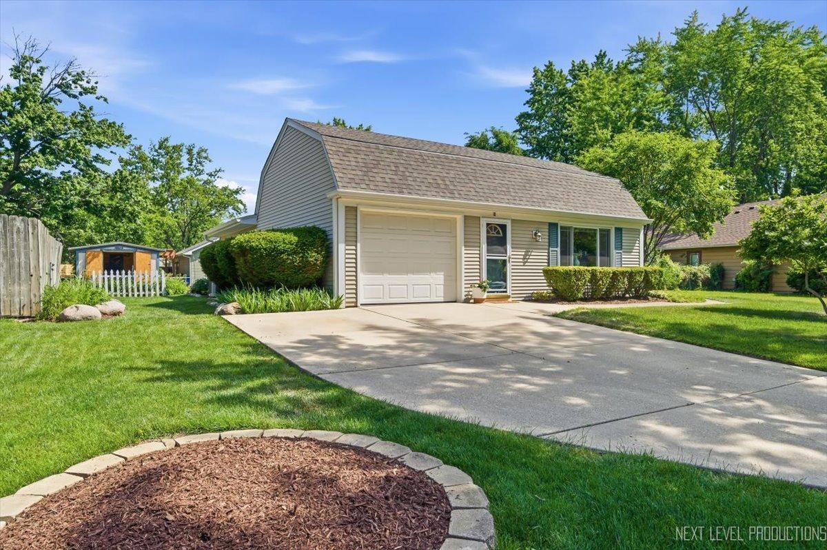 10 Shermead Rd., Montgomery, IL 60538