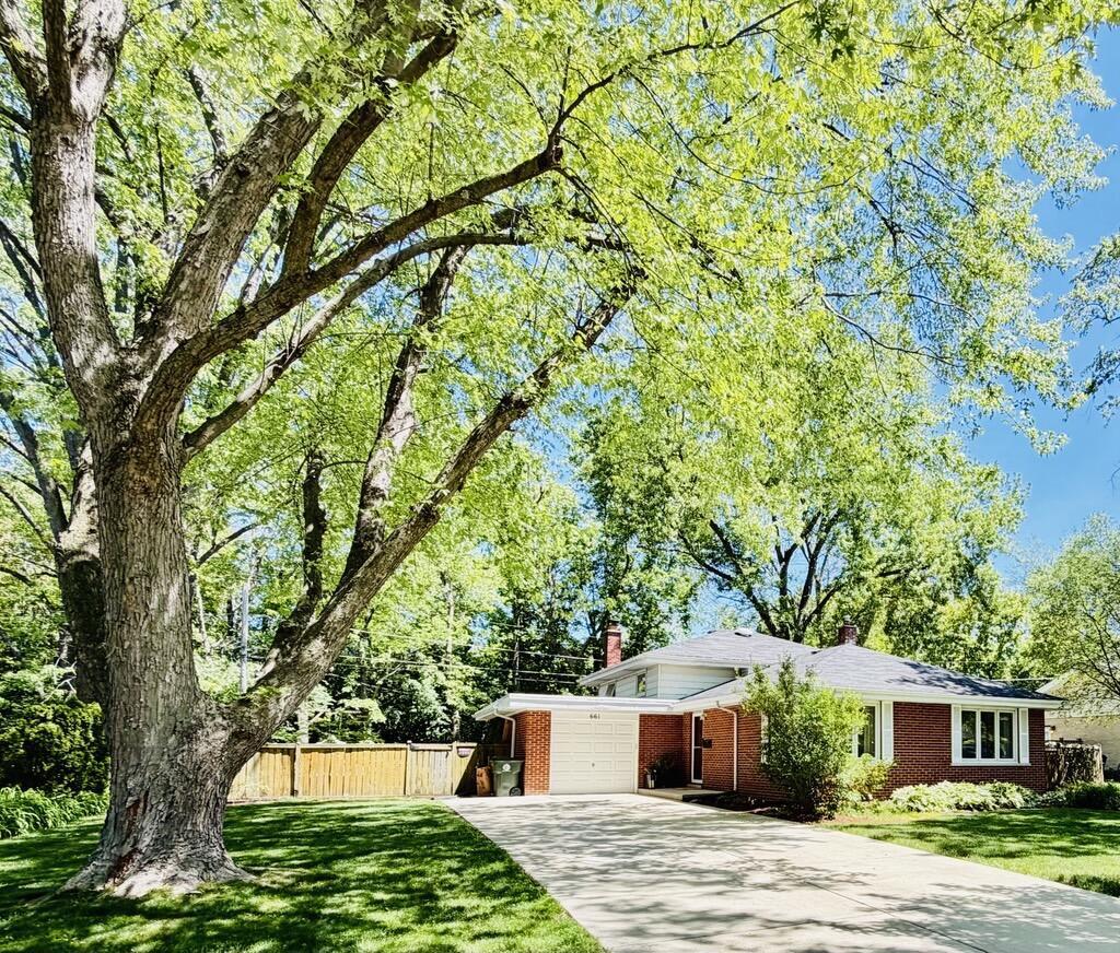 661 N Wren Ave., Palatine, IL 60067