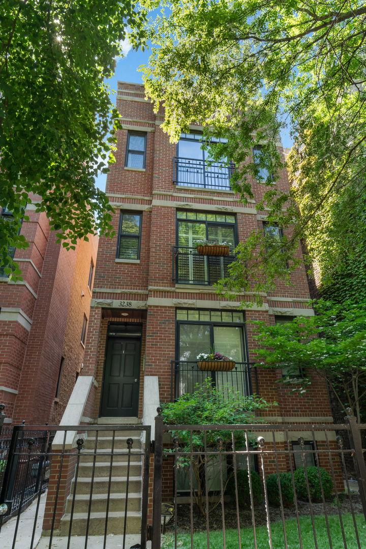 3238 N Kenmore Ave. #2, Chicago, IL 60657
