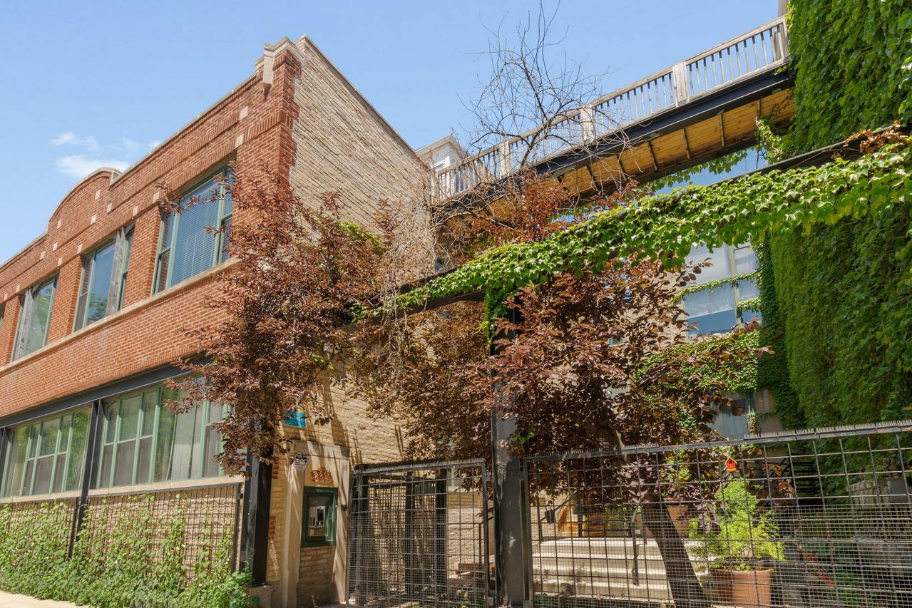 2943 N Lincoln Ave. #204, Chicago, IL 60657