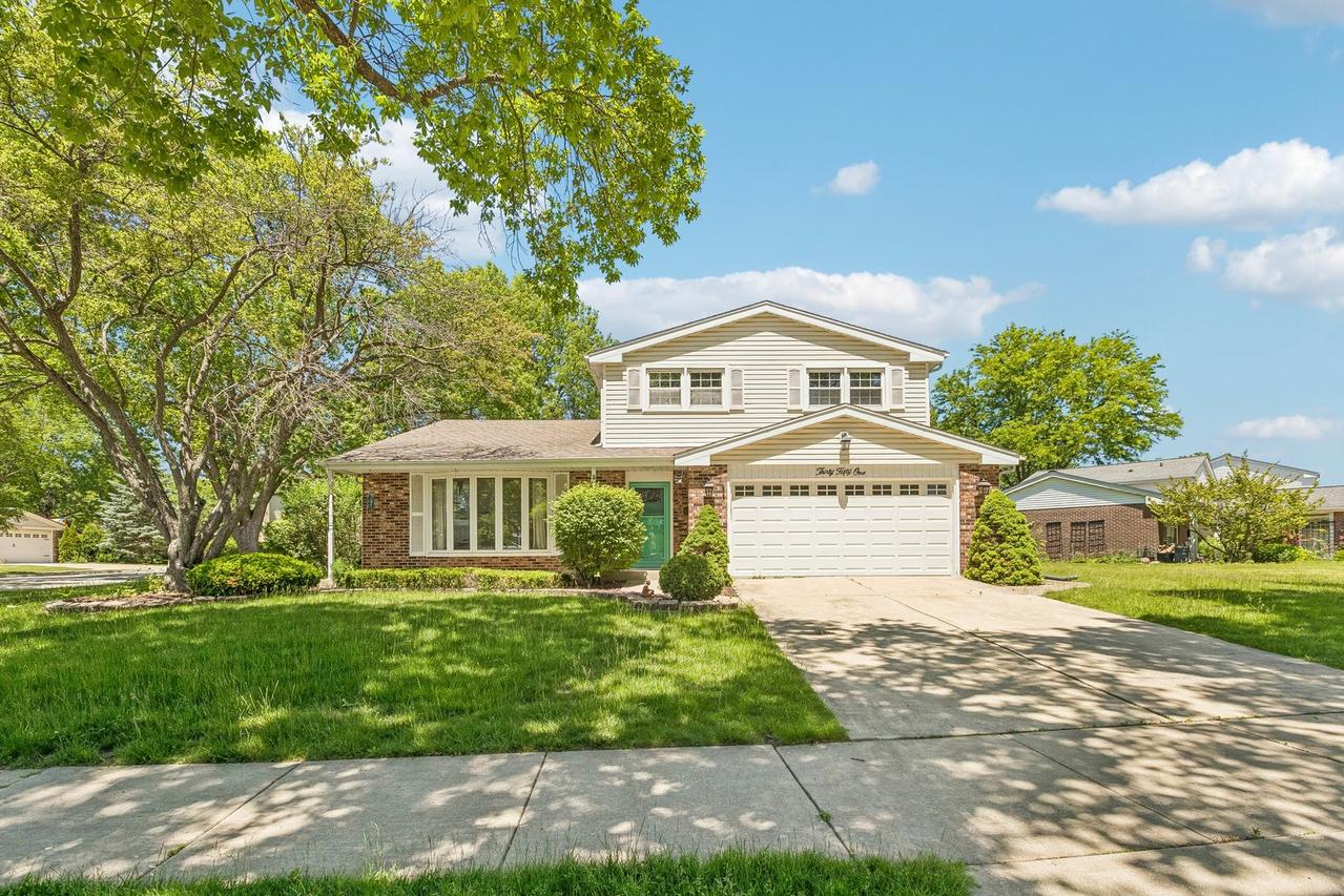 3051 N Huntington Dr., Arlington Heights, IL 60004