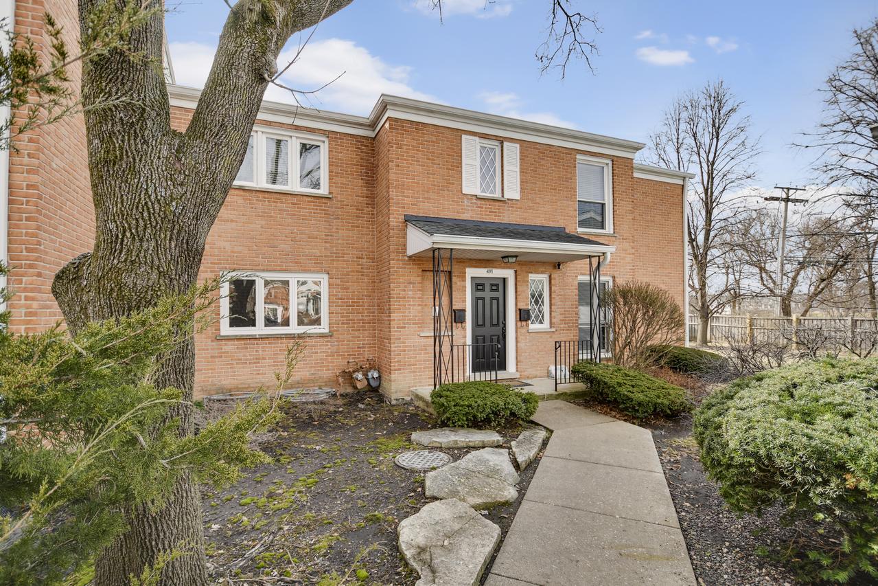 491 Old Surrey Ln. #A, Hinsdale, IL 60521